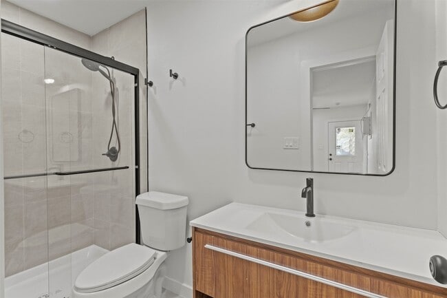 Building Photo - 2409 Shropshire St