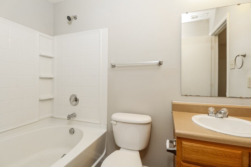 Building Photo - 1907 Dunsmore Ln