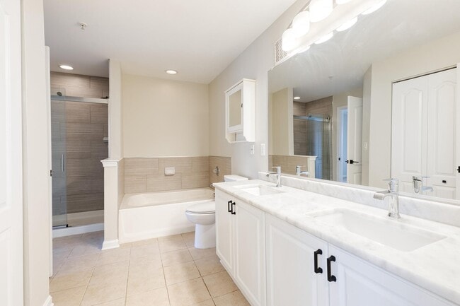 Building Photo - 400 Symphony Cir