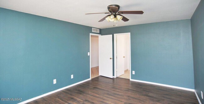 Building Photo - 4741 W Red Wolf Dr