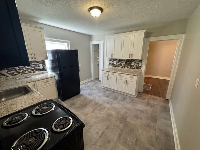 Building Photo - Beautiful 3 Bed and 2 Bath Home