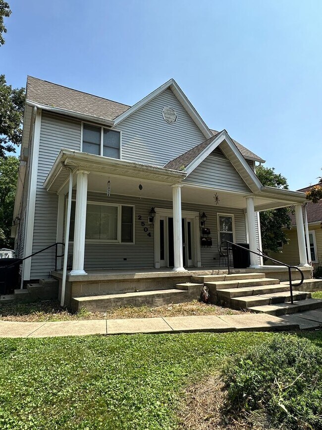 Building Photo - 2504 Main St