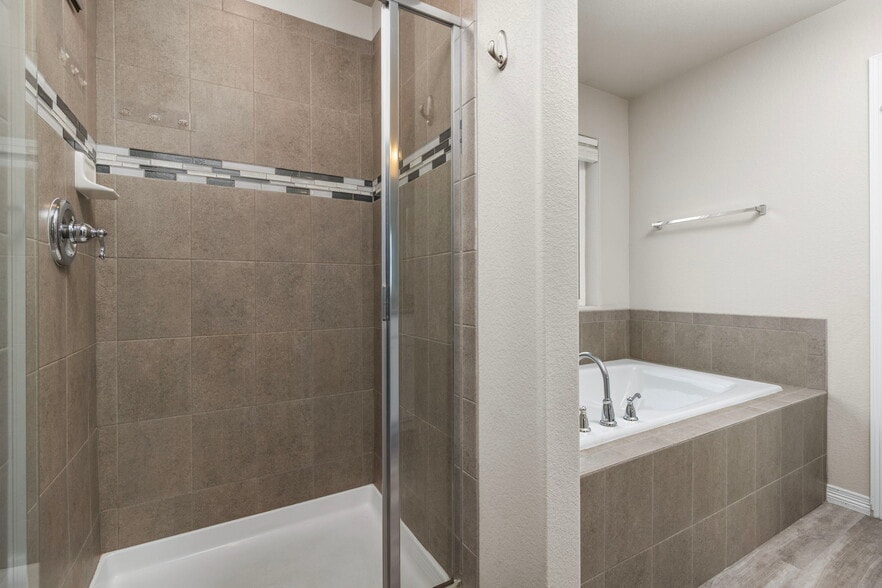 Building Photo - 1661 Northcroft Dr