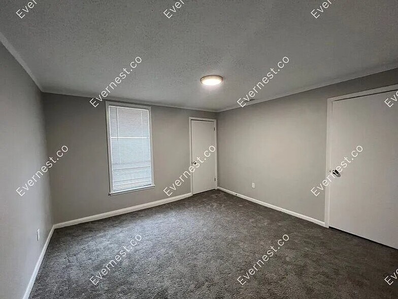 Building Photo - 524 Pollock St