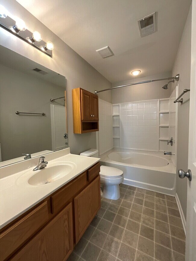 Building Photo - Spacious Townhome in Pooler