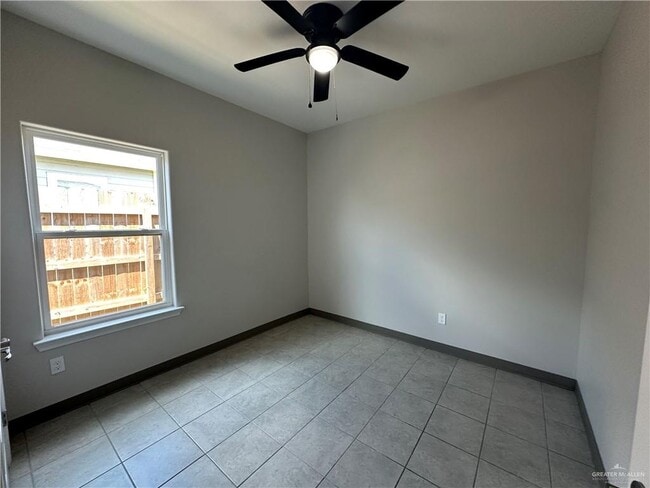 Building Photo - 2326 S Vly Cir