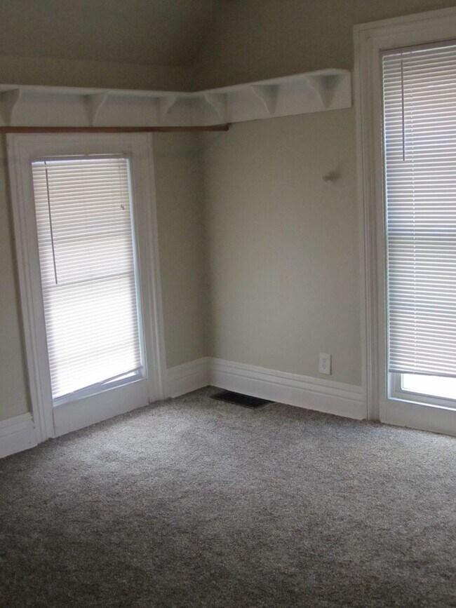 Building Photo - 300 Meigs St