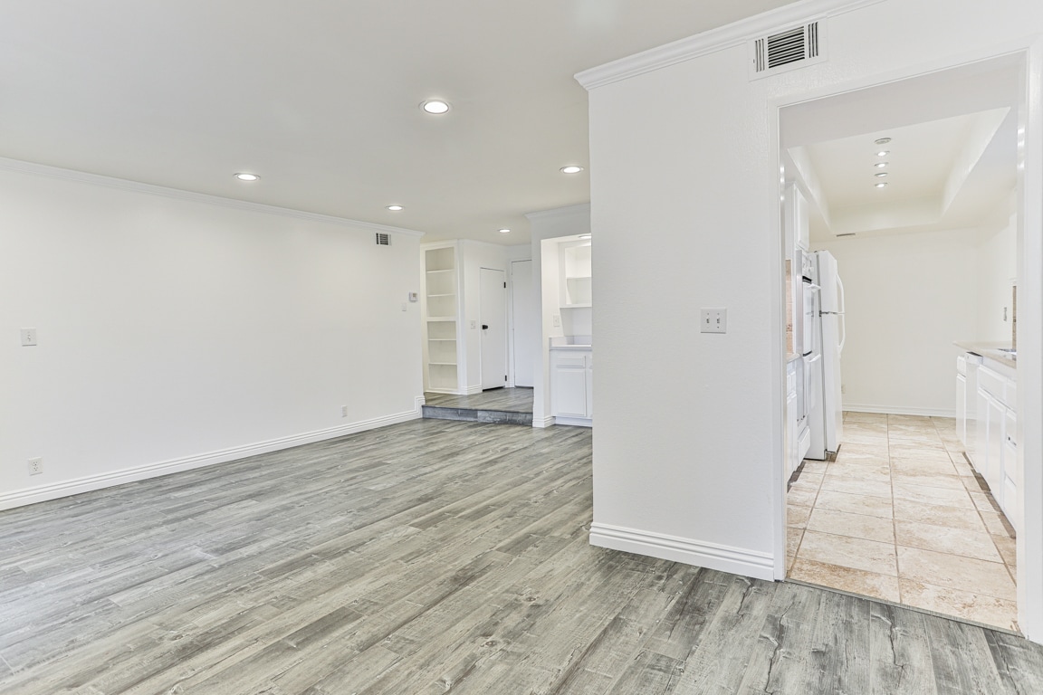 Building Photo - 222 N Rose St