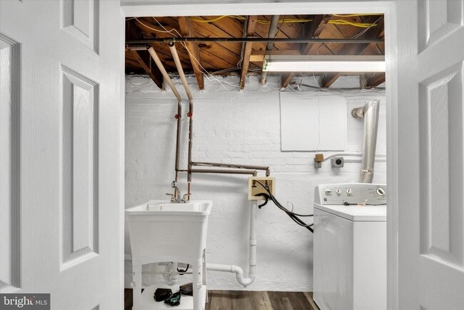 Building Photo - 1002 Chillum Rd