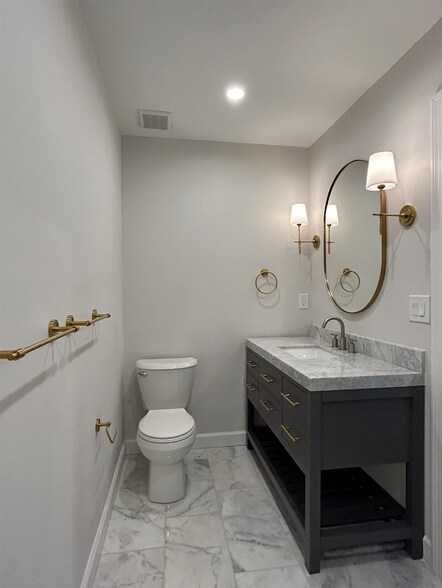Shared Bathroom - 1508 Spalding Rd