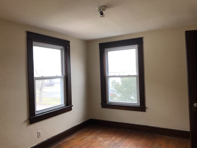 Building Photo - DREAM LOCATION !! LOOKS LIKE PRIVET ROAD !!!