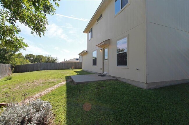 Building Photo - 122 Bayliss St