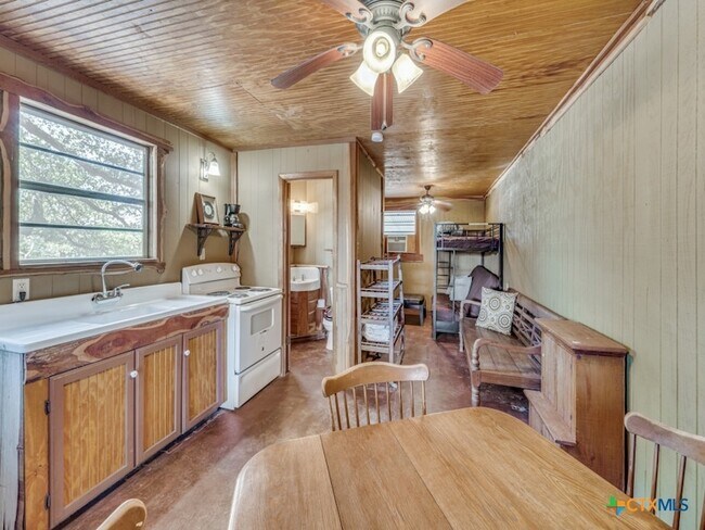 Building Photo - 1660 McIver