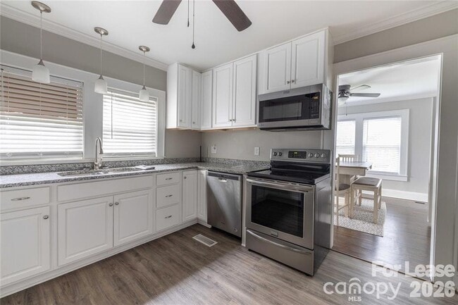 Building Photo - 123 E 2nd St