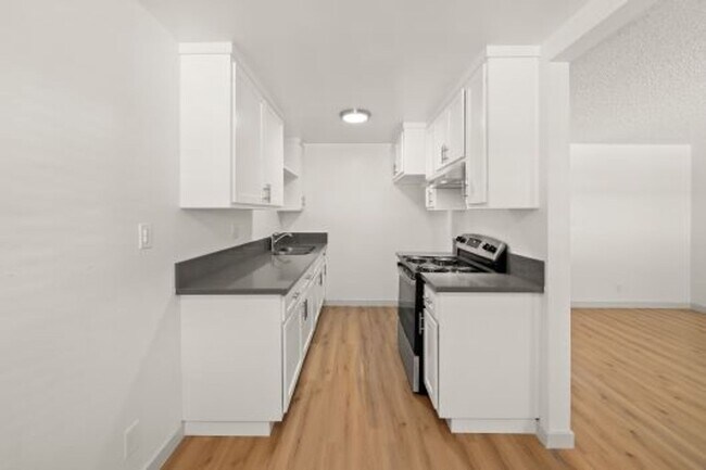 Interior Photo - 800 Linden Ave