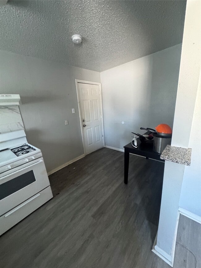 Building Photo - 7018 Avenue F