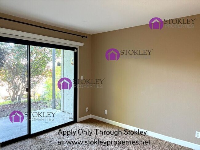 Building Photo - 1542 Ashwood Dr