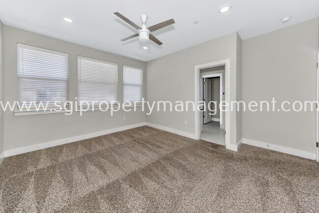 Building Photo - 3604 Aaron Pl