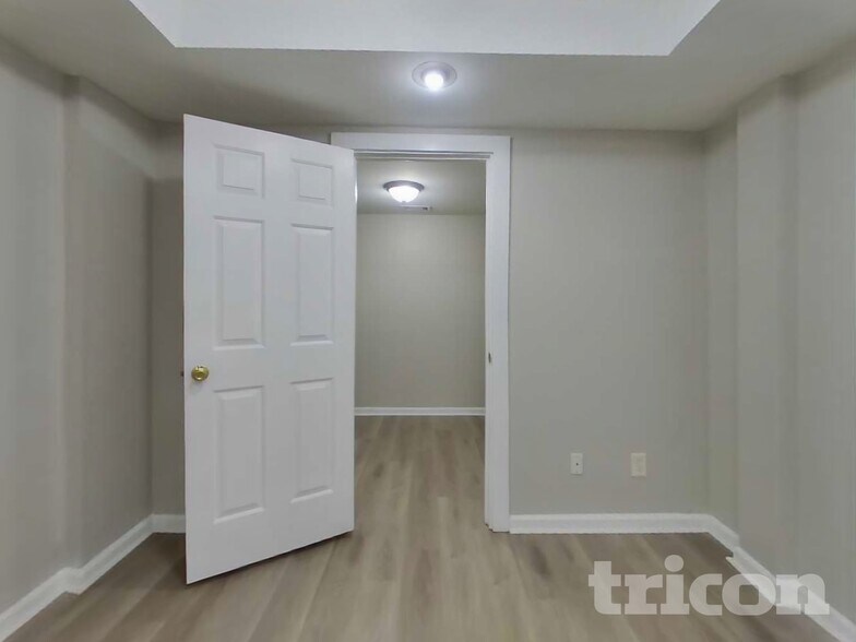 Building Photo - 1401 Lancaster Ct