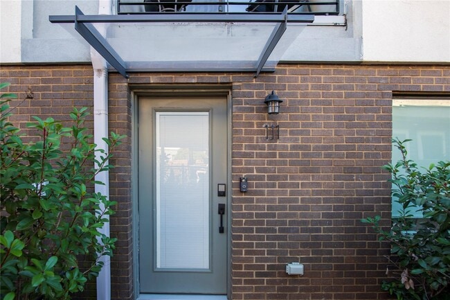 Building Photo - 2222 Moser Ave