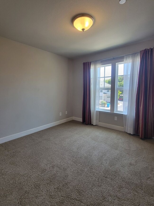 Building Photo - Charming Midtown Petaluma  – 3 Bed, 2.5 Bath