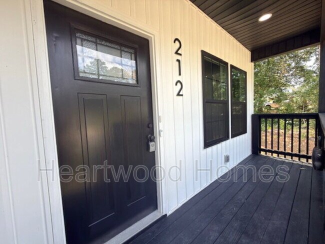 Building Photo - 212 Lincolnshire Blvd