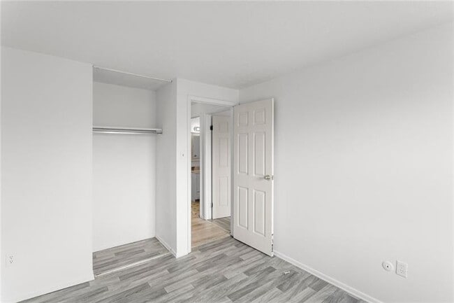 Building Photo - 310 Enright Ct