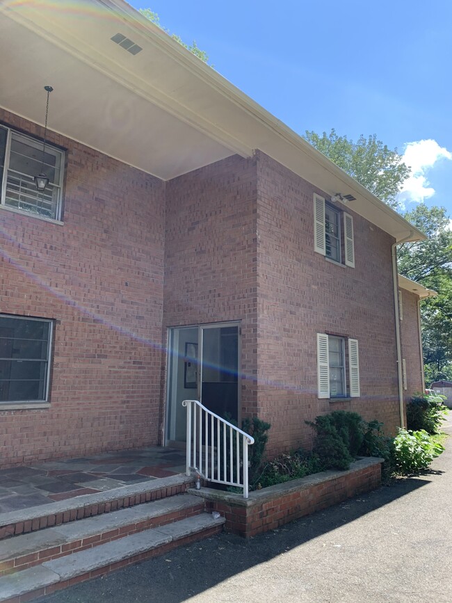 Building Photo - 405 Grove St