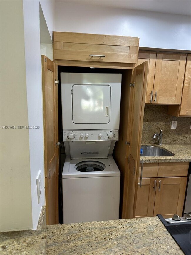 Building Photo - 9392 SW 77th Ave