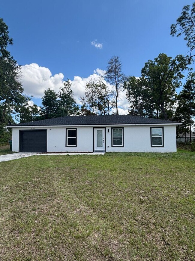 Building Photo - Brand New Designer Home Awesome Location R...