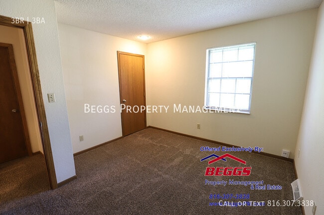 Building Photo - 317 Dains St
