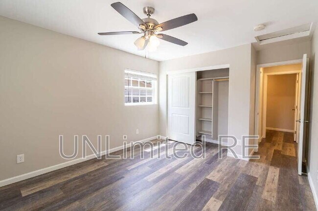 Building Photo - 216 E Zuni Dr