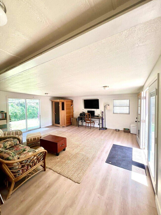 Building Photo - 9713 Nashville Ave