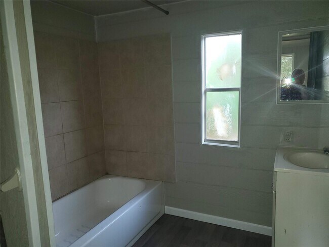 Building Photo - 12175 Hilltop Dr