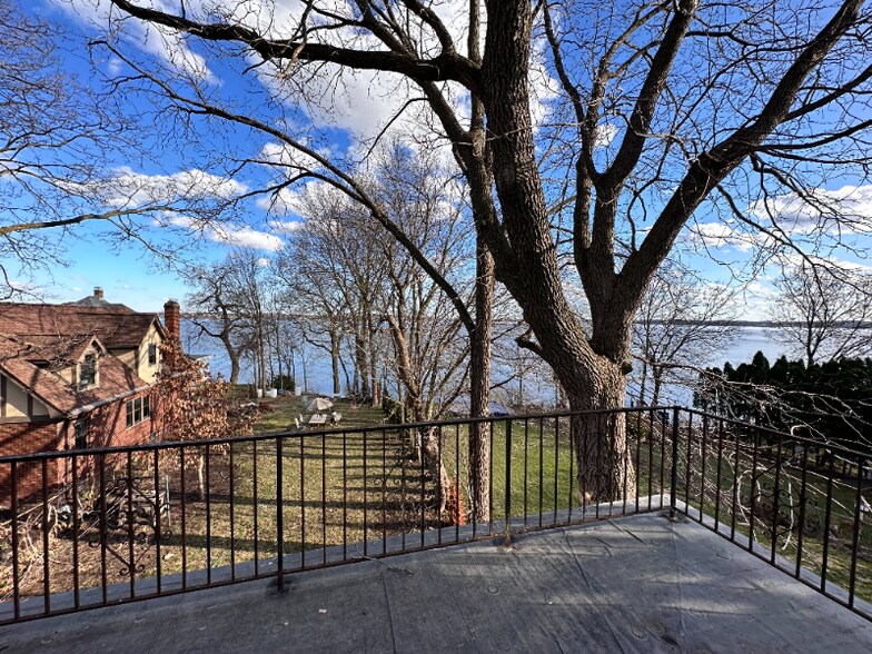 Building Photo - 933 Spaight St