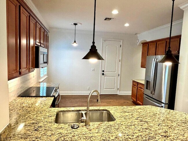 Building Photo - 2024 Foxtail View Ct