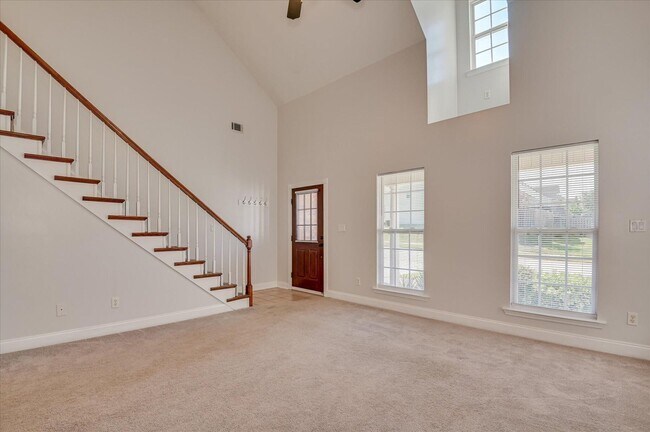 Building Photo - 2928 Aylesbury Dr