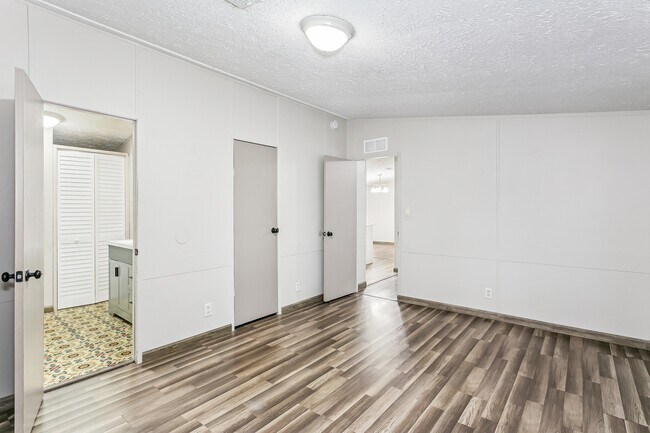 Building Photo - 223 Ajax Dr NW