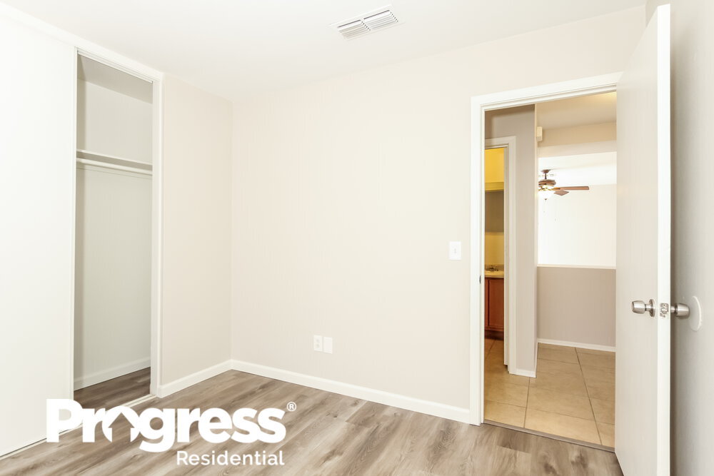 Building Photo - 11834 W Corrine Dr