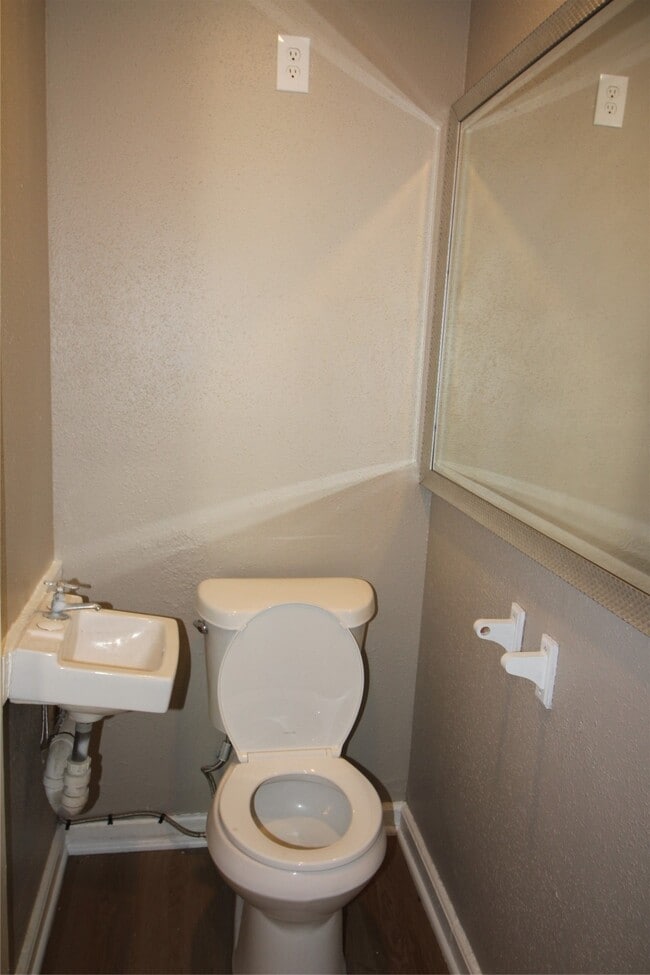 Building Photo - 5400 Sheldon St