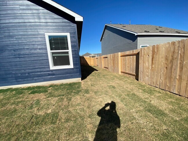 Building Photo - 117 Akela Wy