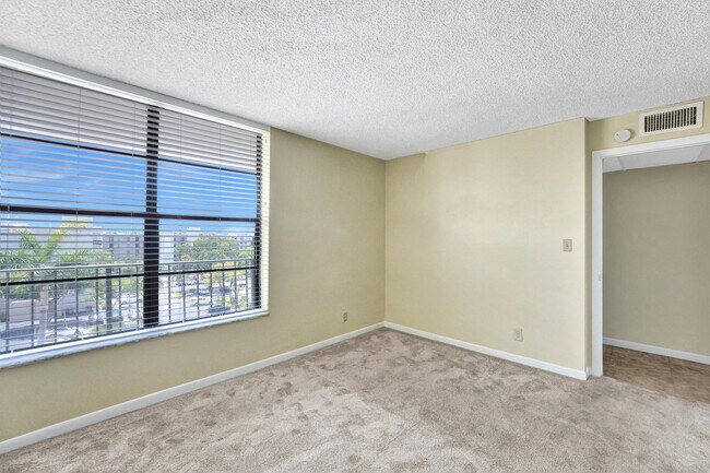 Building Photo - 12 Royal Palm Way