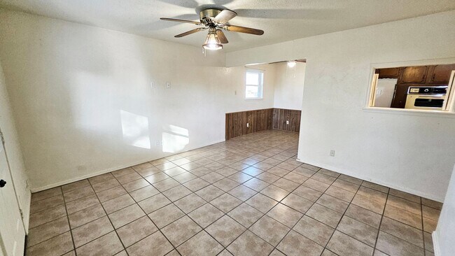 Building Photo - Charming 3-Bedroom Home in the Moore School District