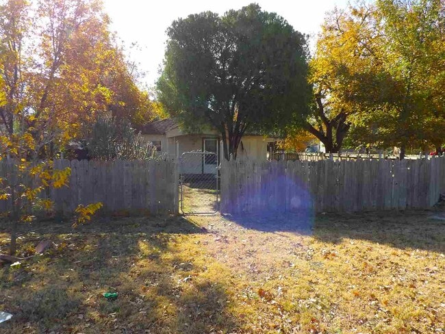 Primary Photo - 316 NW Columbia Ave