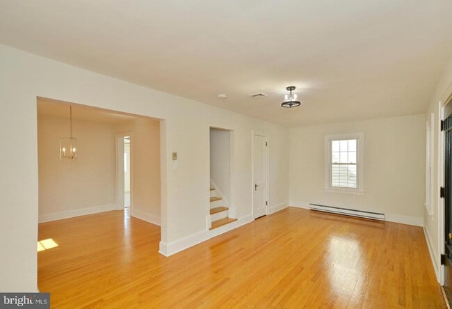 Building Photo - 31 W Whitlock Ave