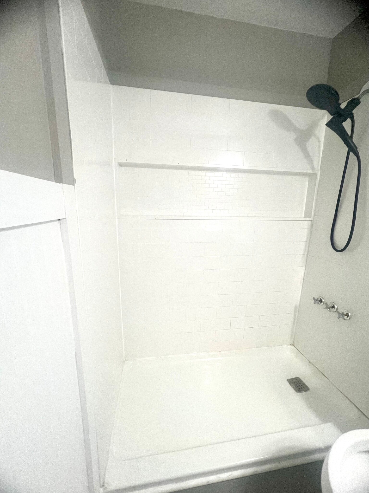 Full bathroom - 1981 Banks School Rd