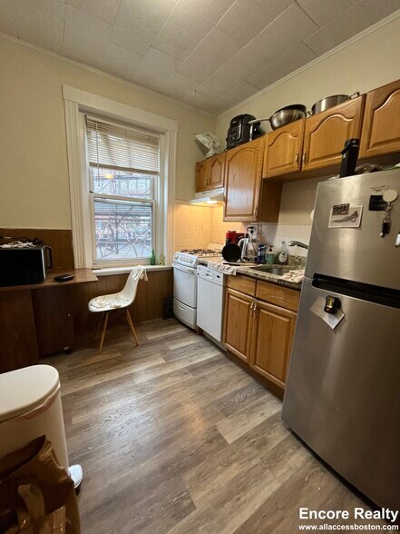 Building Photo - 126 Warren St