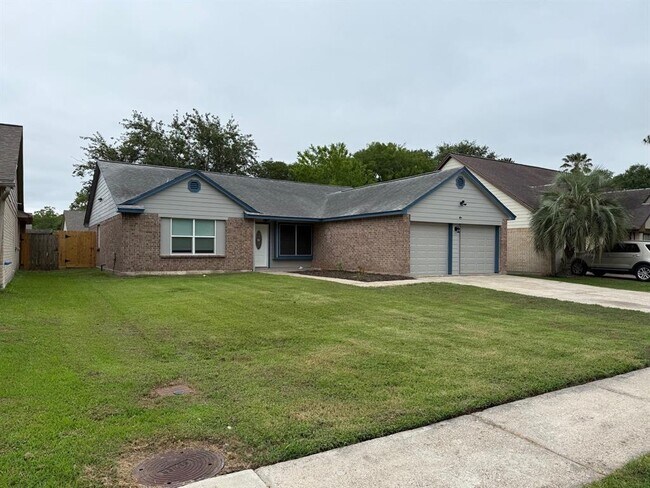 Building Photo - 2812 Forest Hills Dr