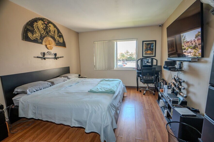 Building Photo - 13917 SW 90th Ave