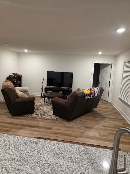 Building Photo - 10504 Glade Cv